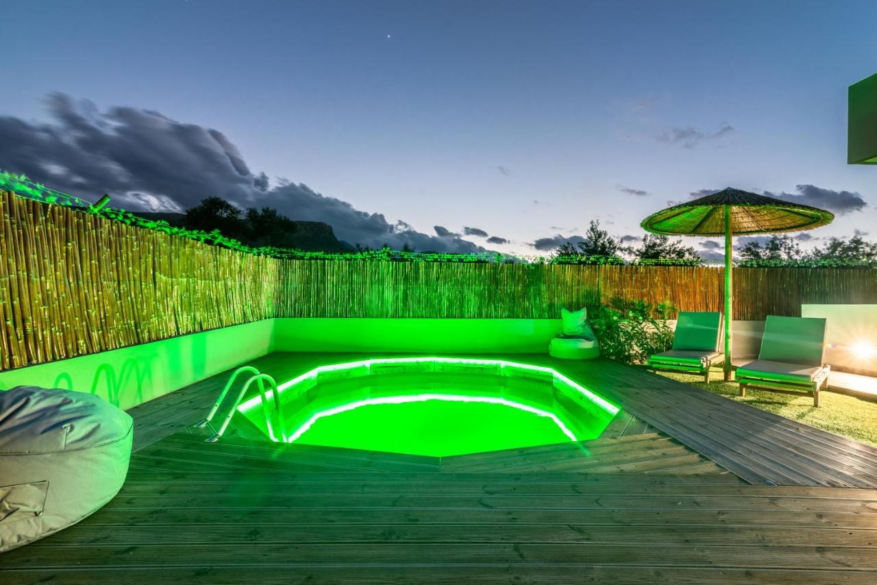 Modern House With Pool Near Beach Gazi Buitenkant foto
