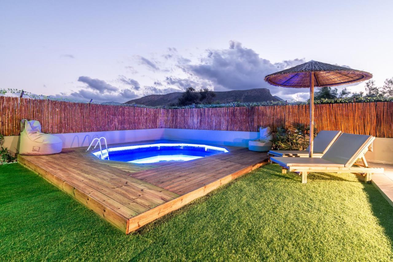 Modern House With Pool Near Beach Gazi Buitenkant foto